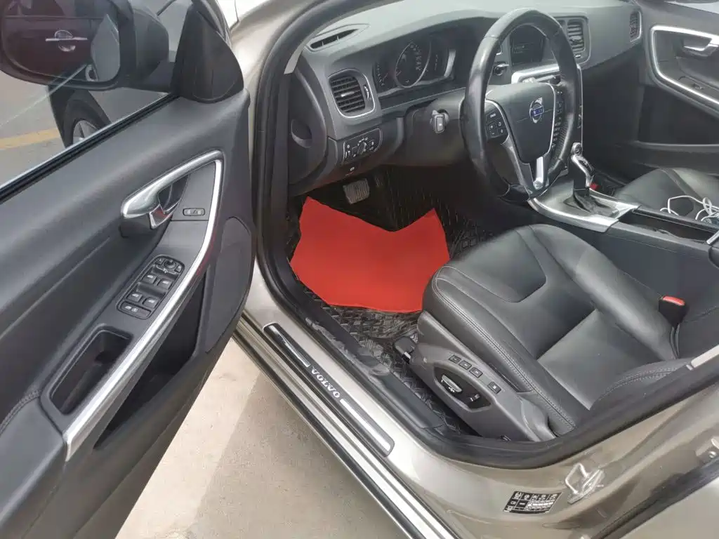 Volvo V60 2015 2015 T5 Momentum