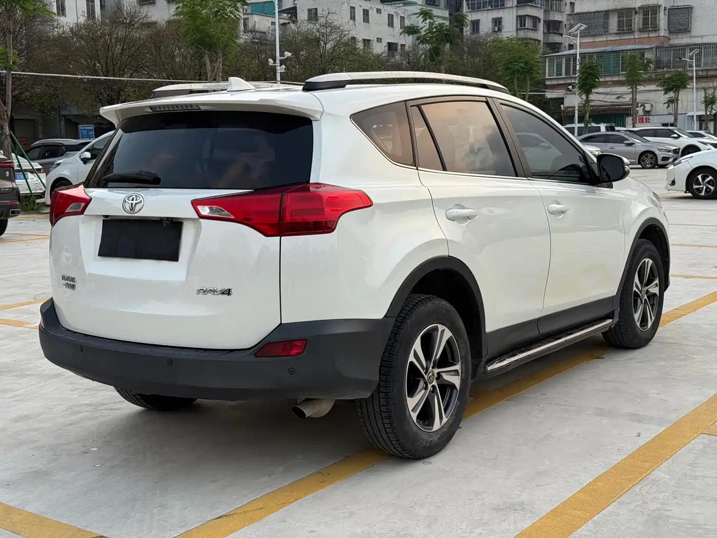 Toyota RAV4 Rongfang 2015 2.0L CVT 2WD Trend Edition фото 9