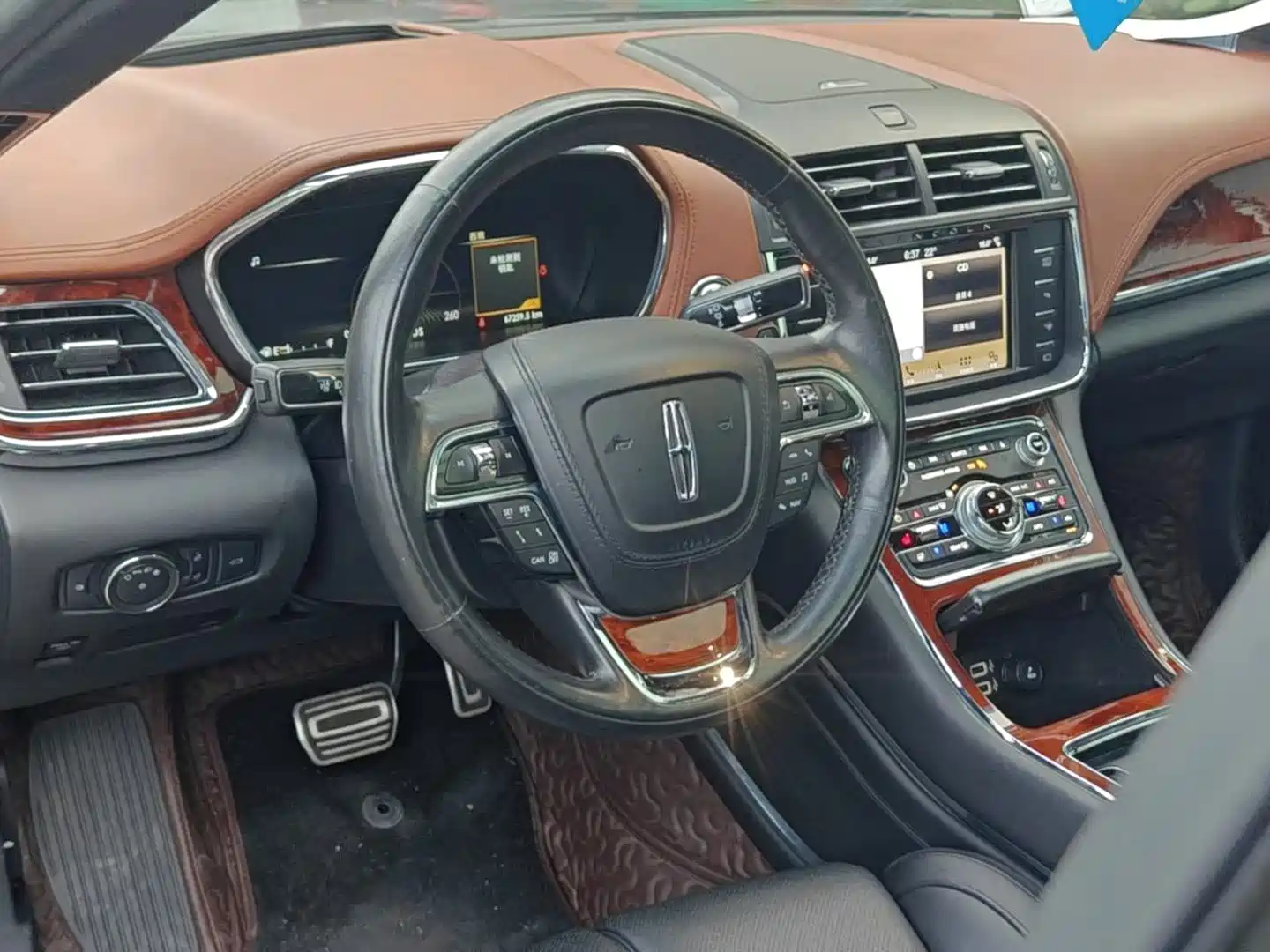 Фото 10 - Lincoln Continental