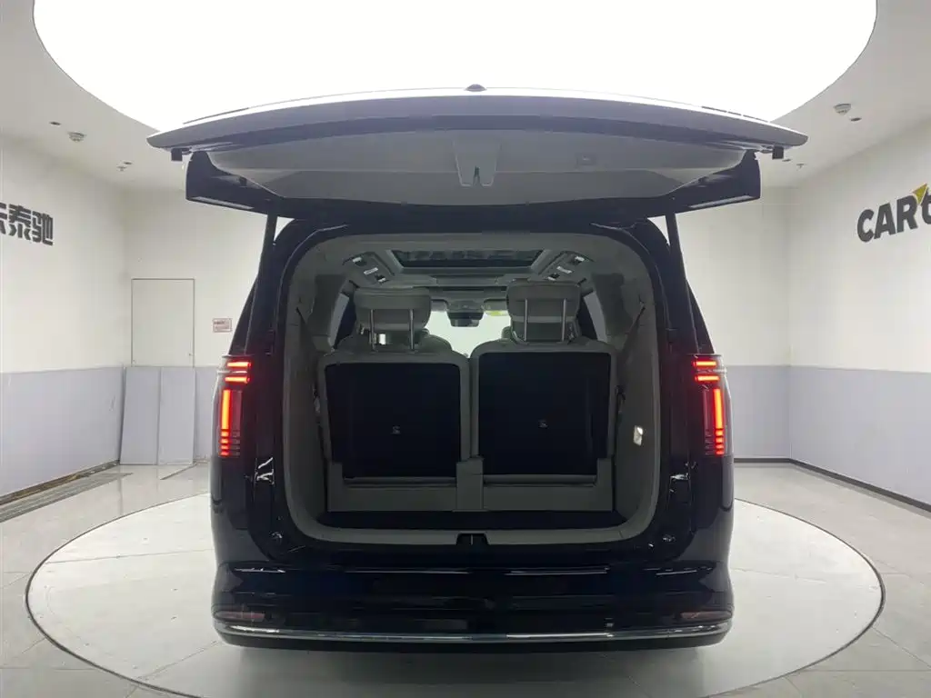 Volvo EM90 2026 2025 Ultra Six-Seater