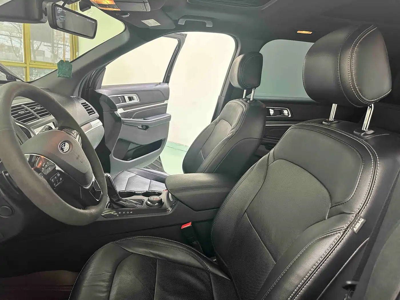 Фото 8 - Ford Explorer (Import)