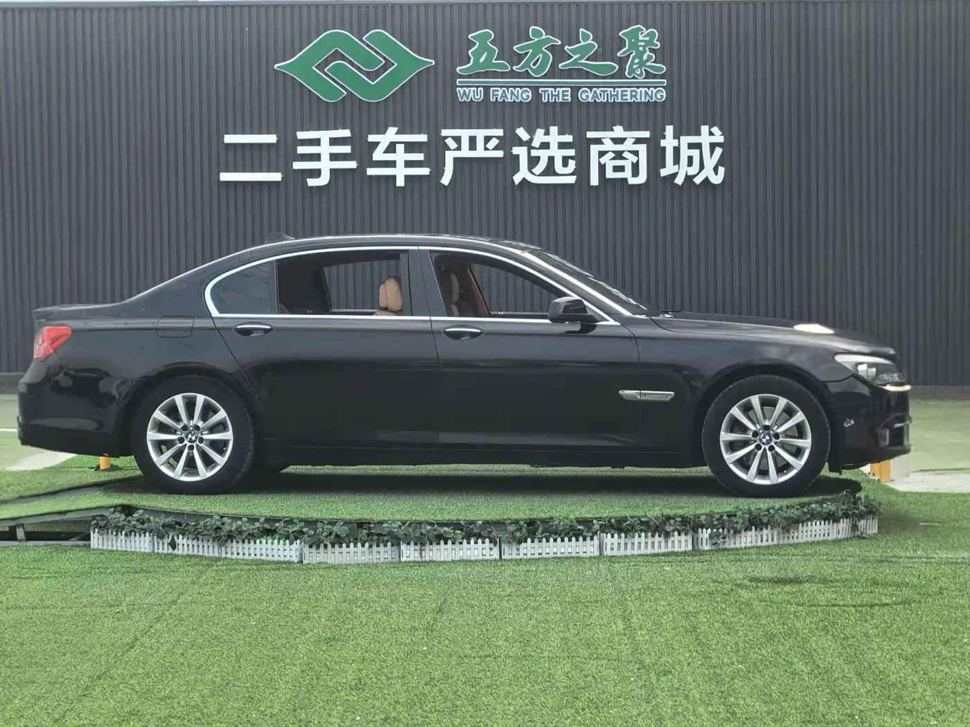BMW 7 Series 2009 730Li Leading фото 4