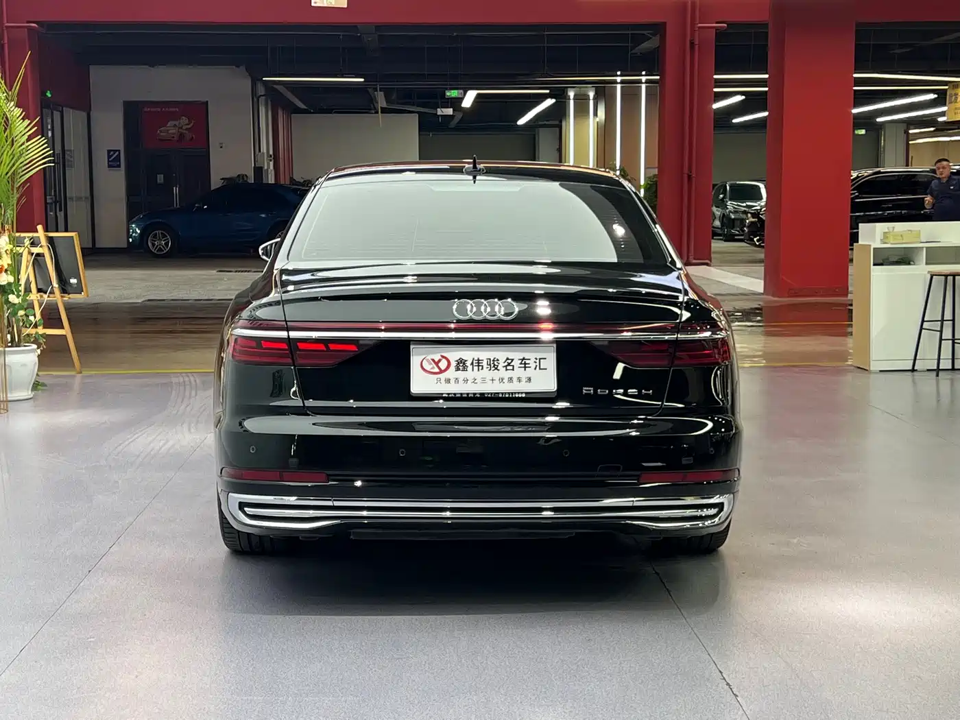 Фото 14 - Audi A8