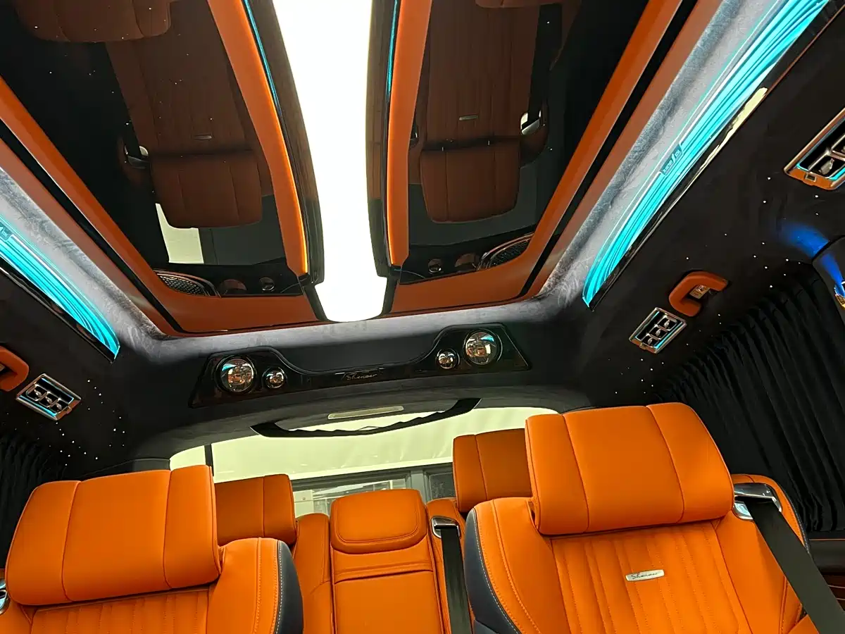 Mercedes-Benz V-Class 2024 V 300 L Long Wheelbase Premium фото 13