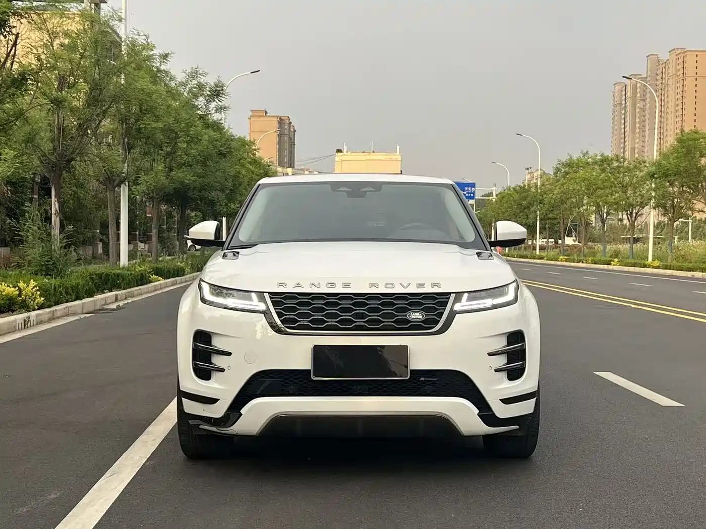 Land Rover Range Rover Evoque 2022 Range Rover Evoque L 249PS R-Dynamic Luxury Edition фото 2