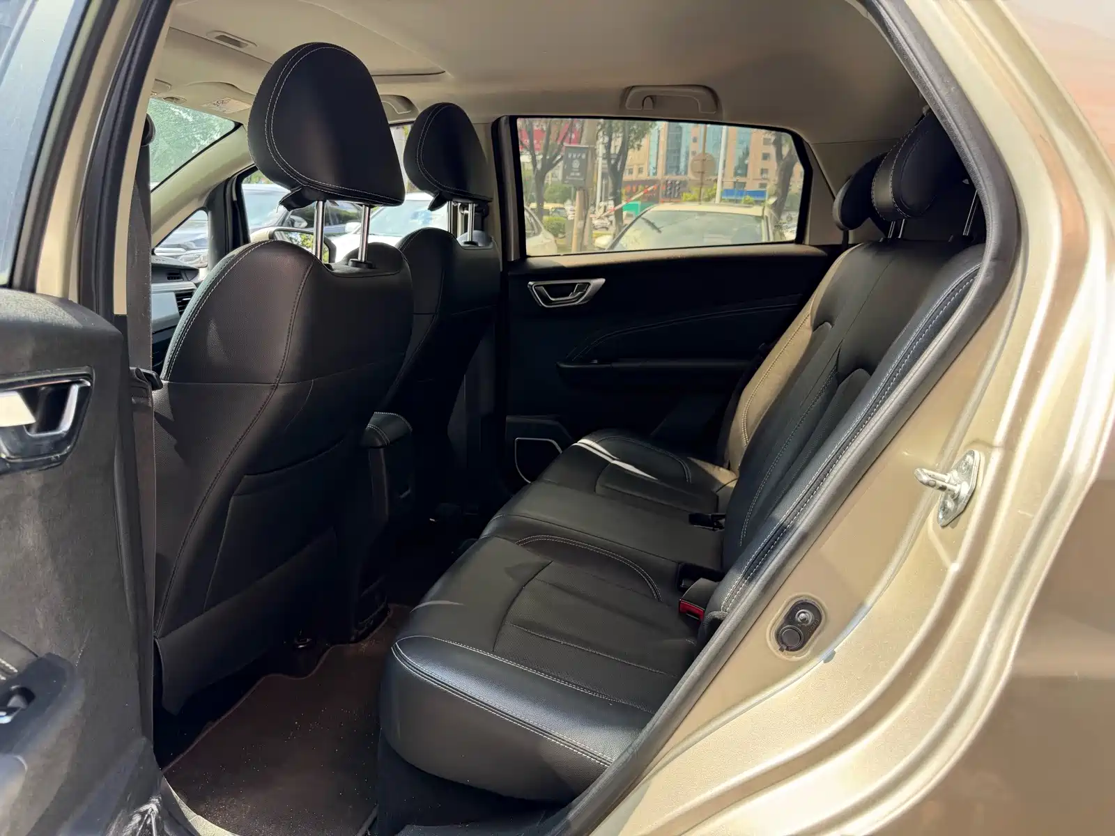 Фото 5 - Geely Vision X3