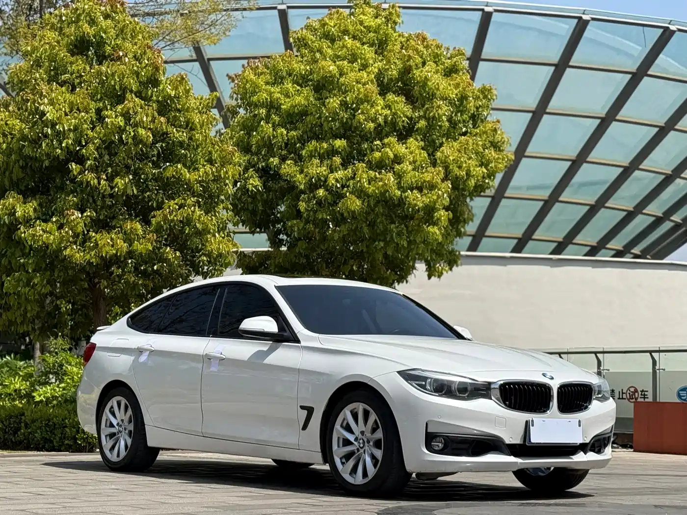 BMW 3 Series GT 2017 320i Fashion фото 3