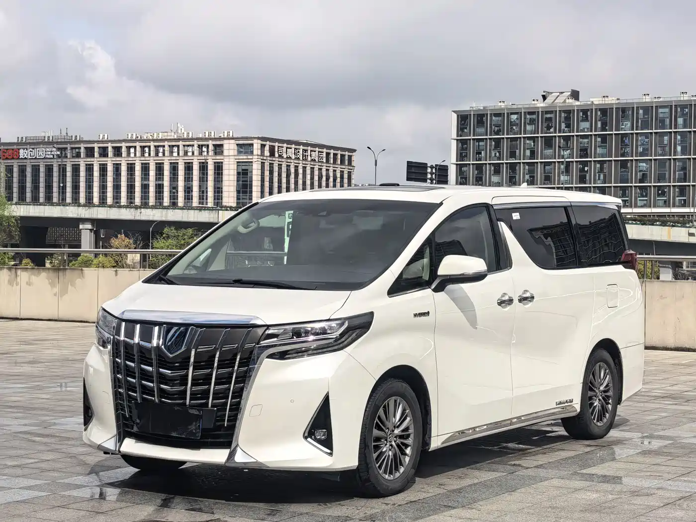 Photo 1 - Toyota Alphard