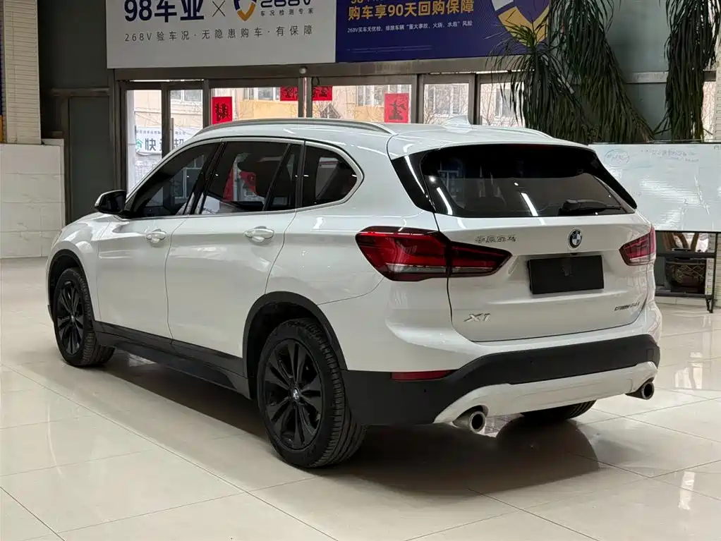 BMW X1 2022 sDrive20Li Fashion фото 6