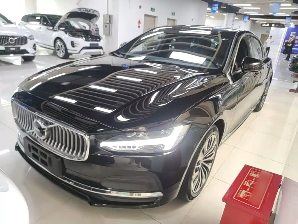 Volvo S90 2024 B5 Momentum Luxury Edition