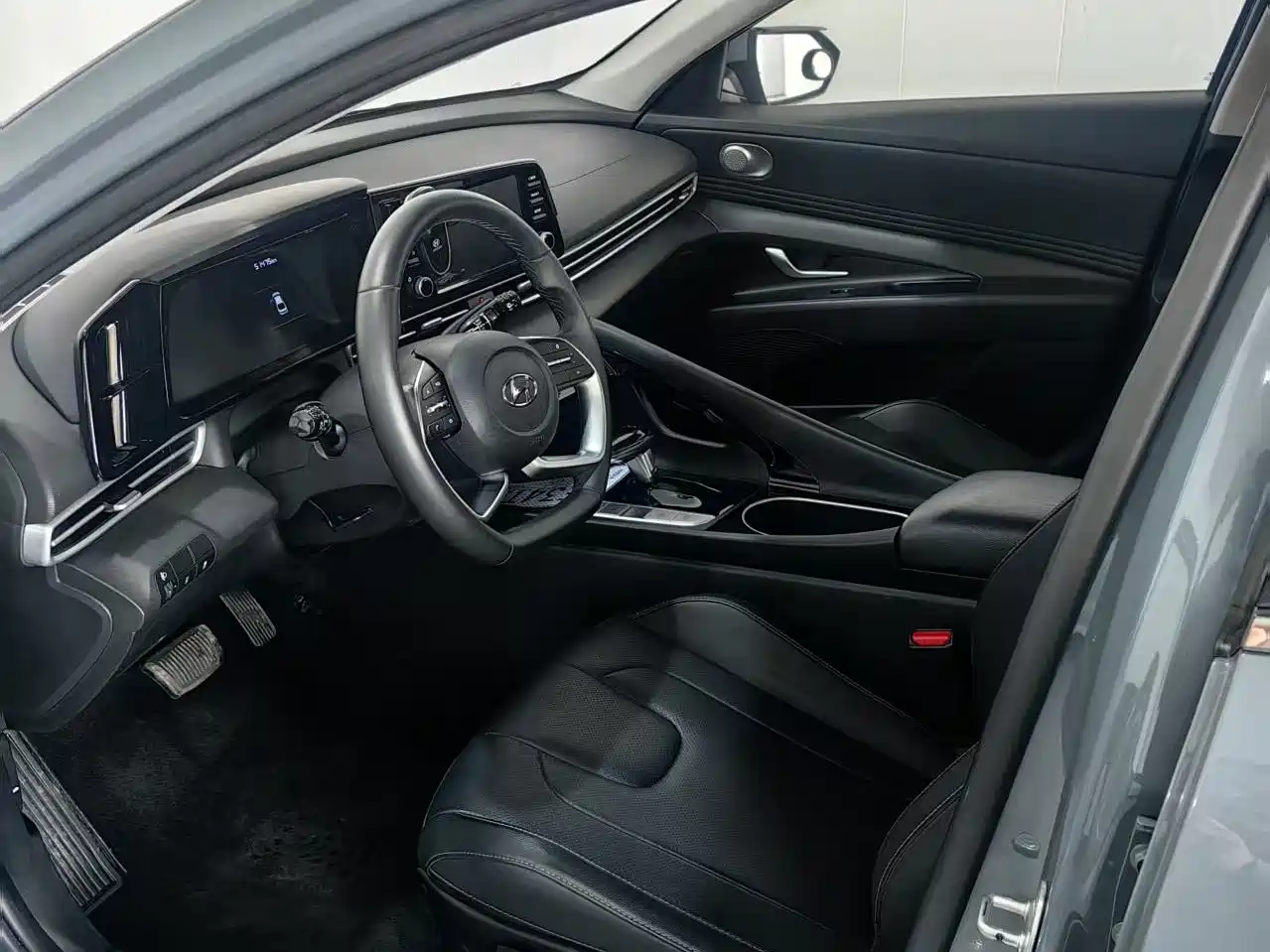 Hyundai Elantra 2021 1.5L CVT GLX Elite Edition фото 17