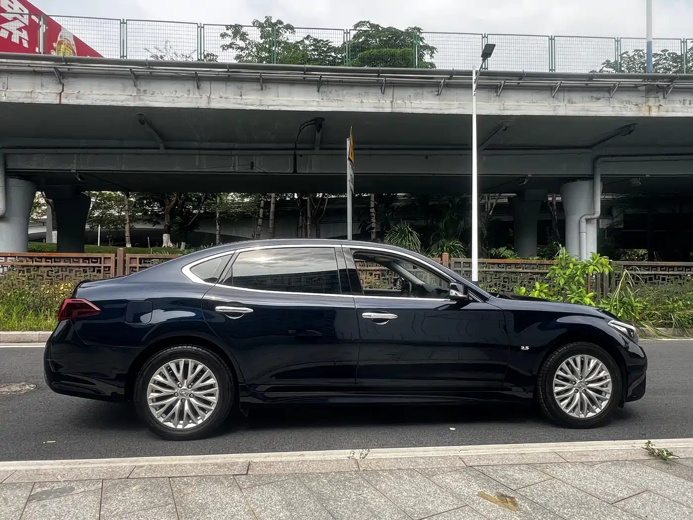 Infiniti Q70 2015 Q70L 2.5L Enjoyment Edition фото 11