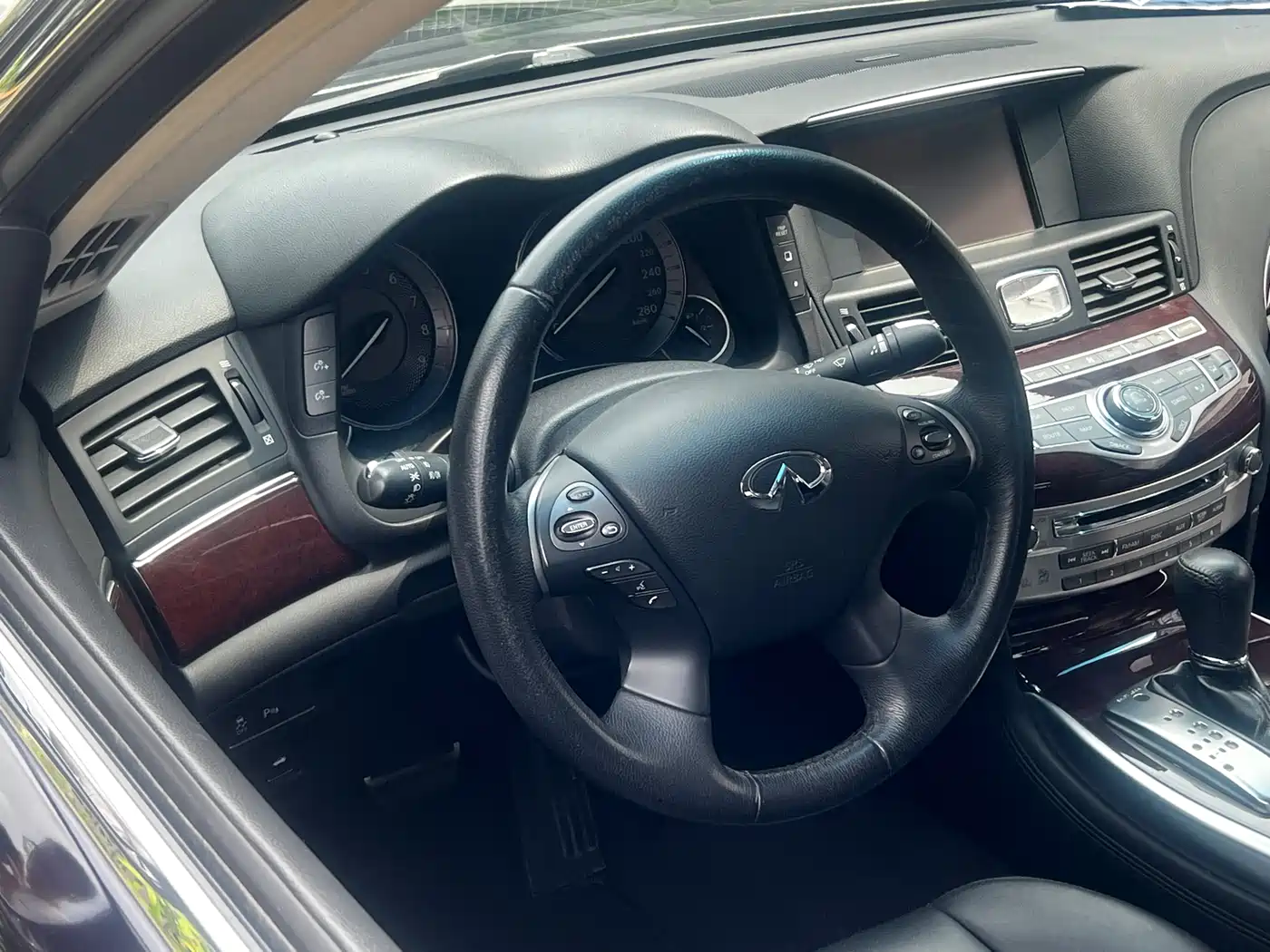 Infiniti Q70 2015 Q70L 2.5L Enjoyment Edition фото 18