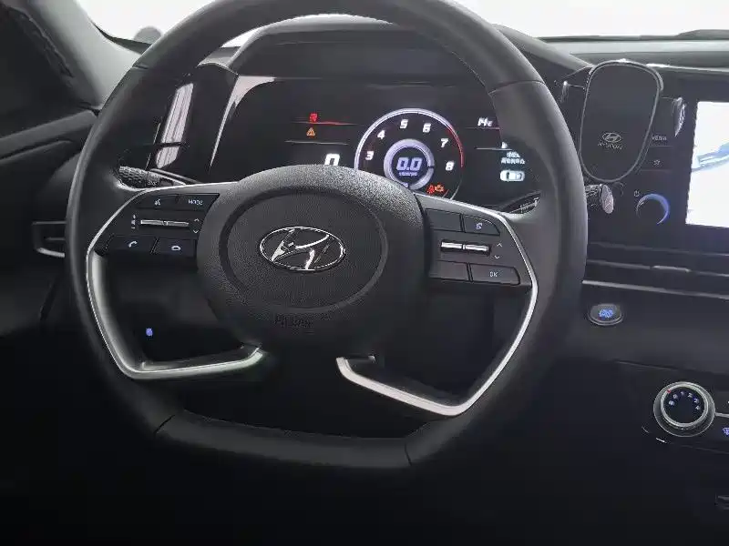 Hyundai Elantra 2021 1.5L CVT GLX Elite Edition фото 9