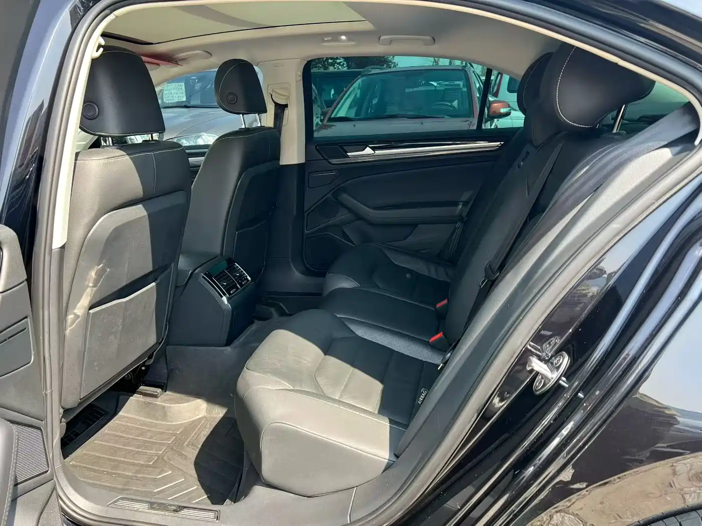 Volkswagen Phideon 2018 380TSI 2WD Business Edition фото 5