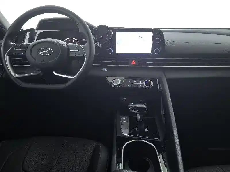 Hyundai Elantra 2021 1.5L CVT GLX Elite Edition фото 14