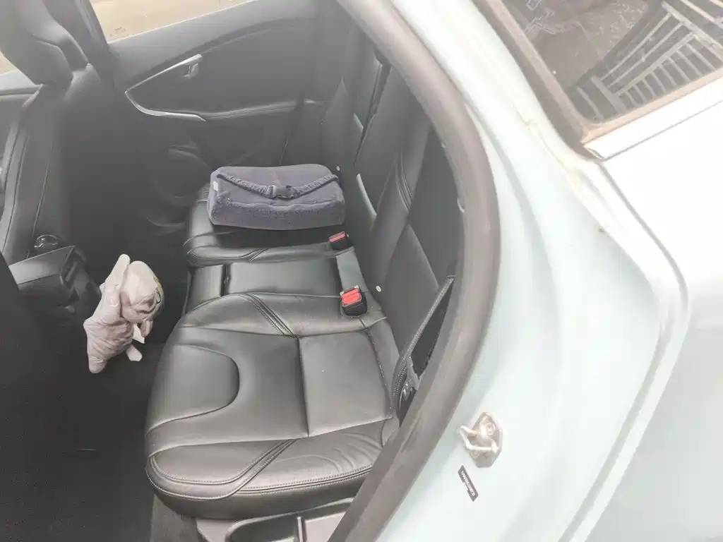 Photo 13 - Volvo V40