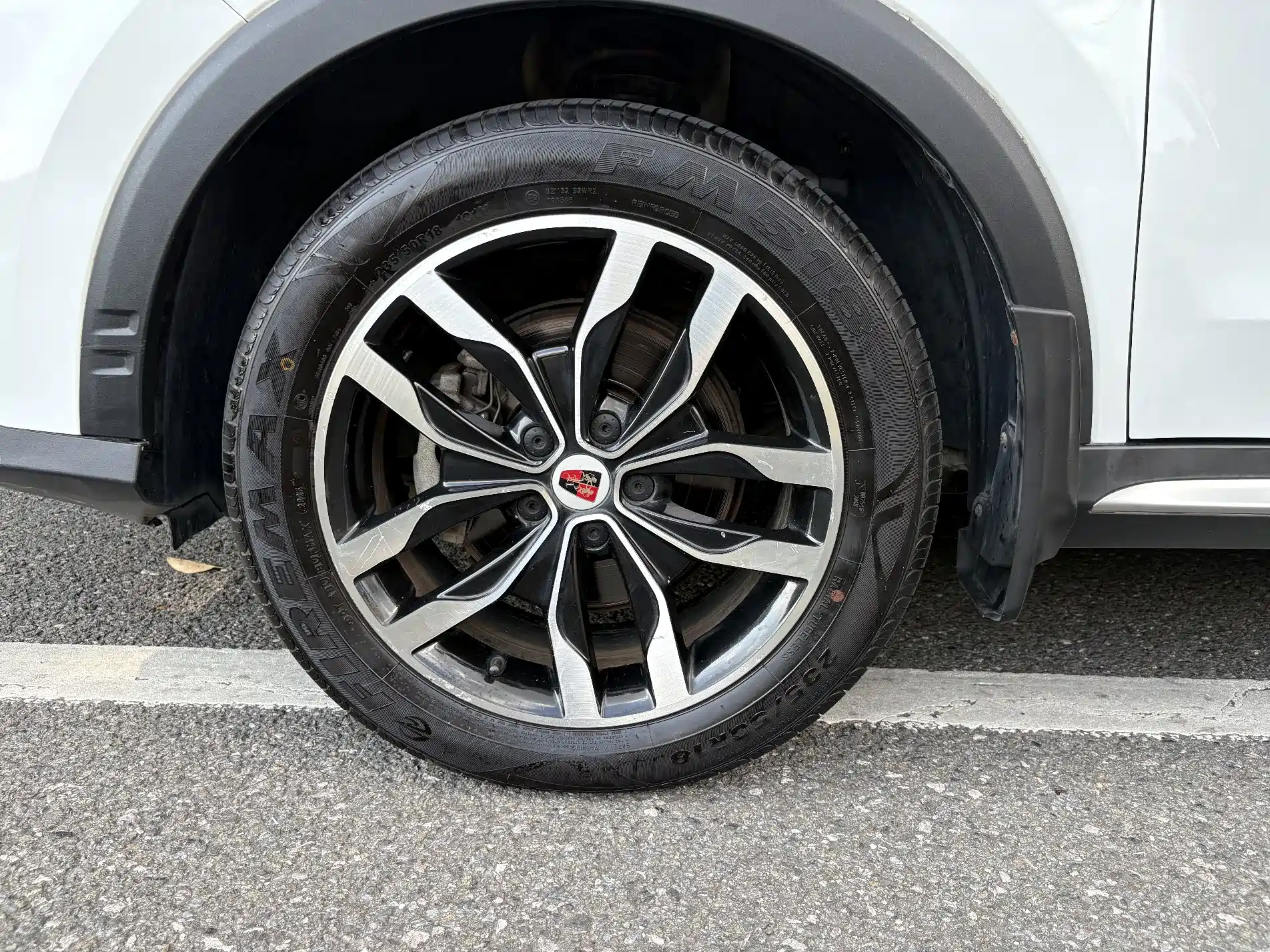 Фото 20 - Roewe RX5