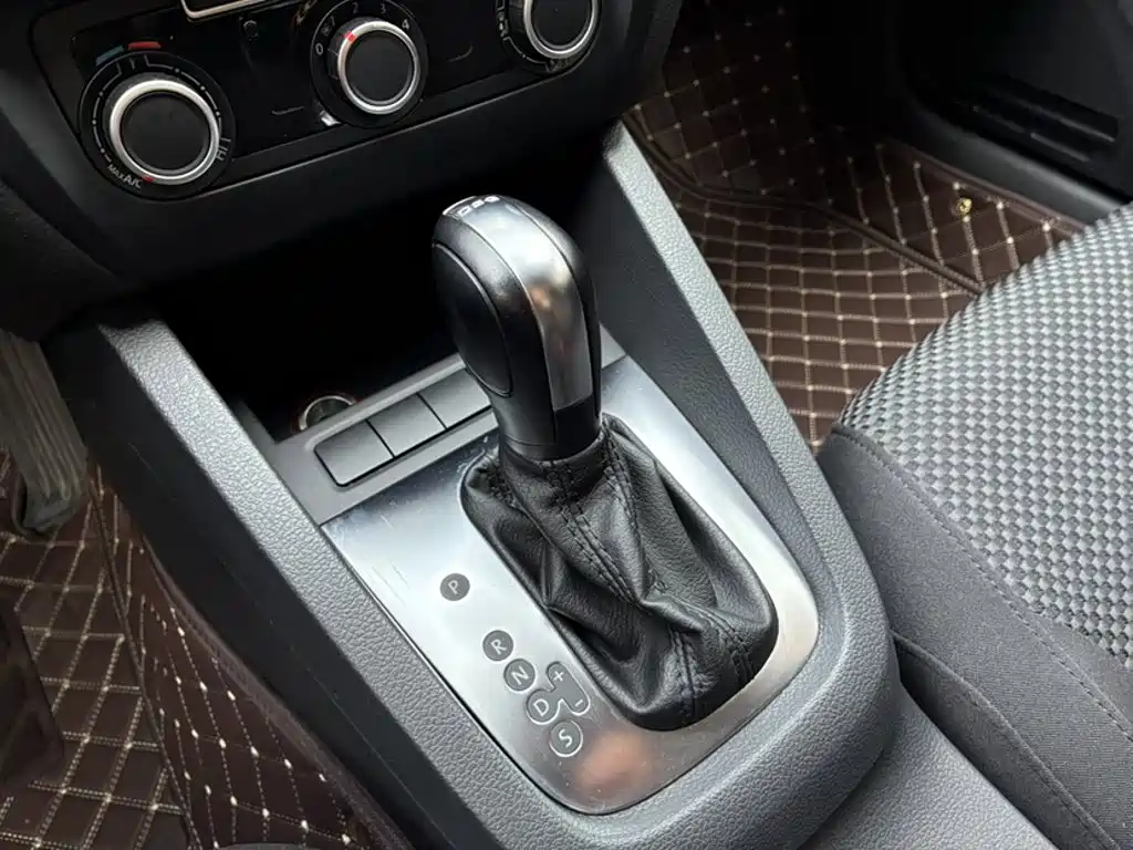 Photo 13 - Volkswagen Sagitar