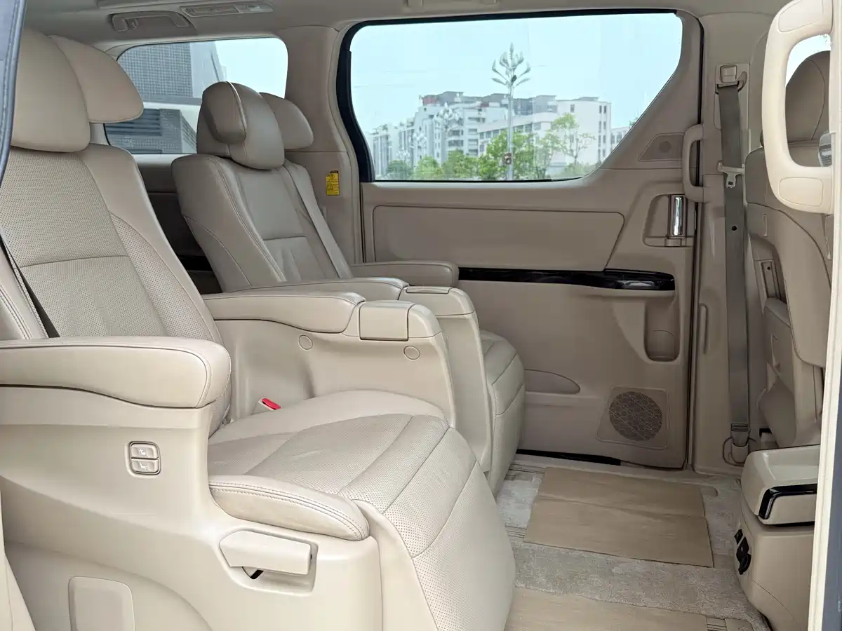 Toyota Alphard 2012 3.5L Luxury Edition фото 12