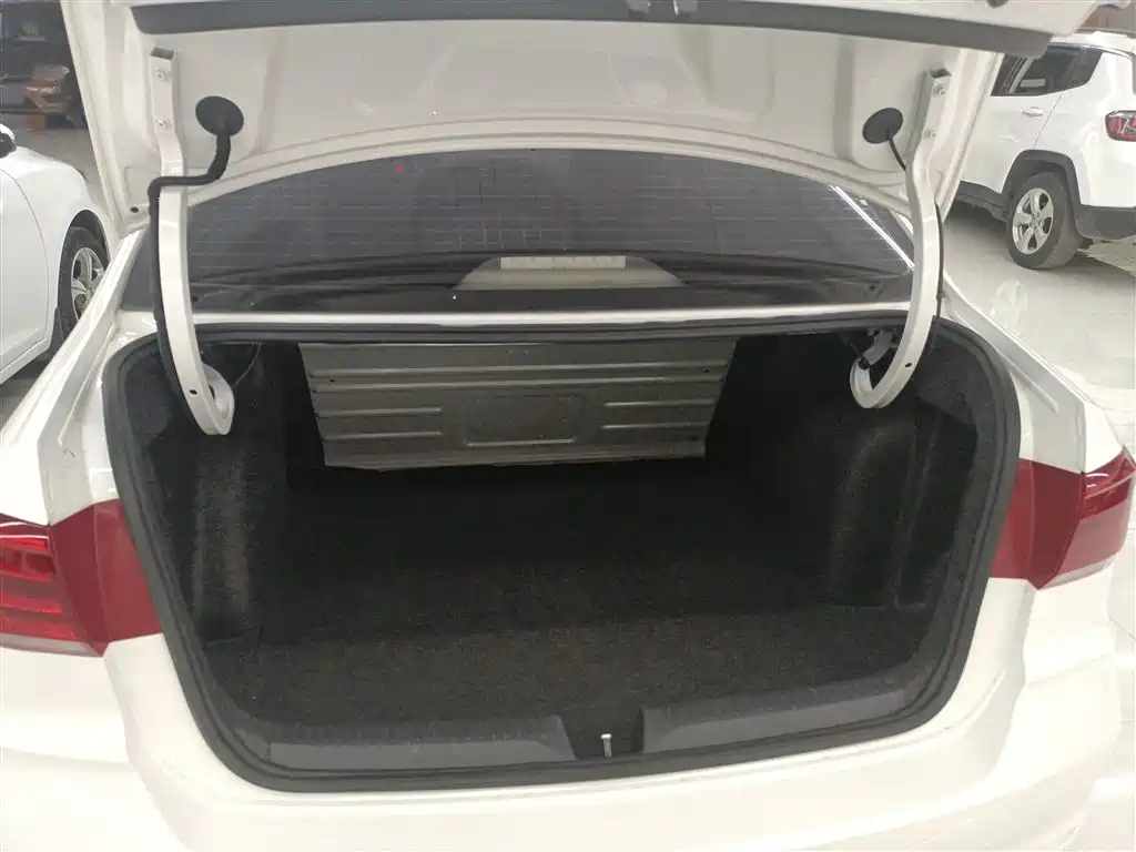VOLKSWAGEN SANTANA