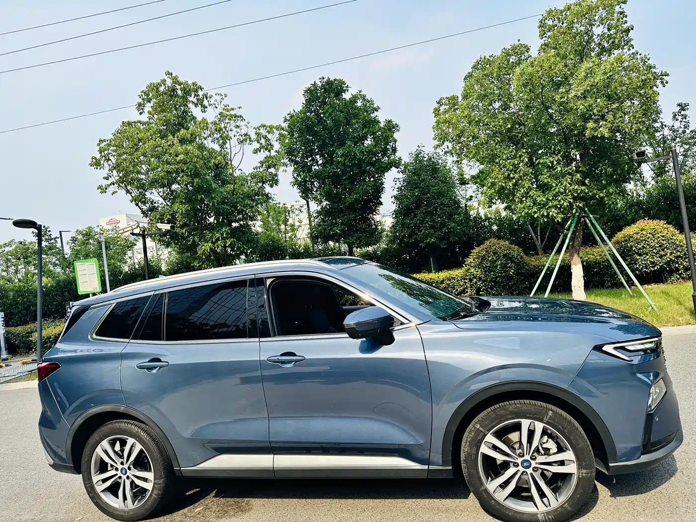 FORD LING RUI