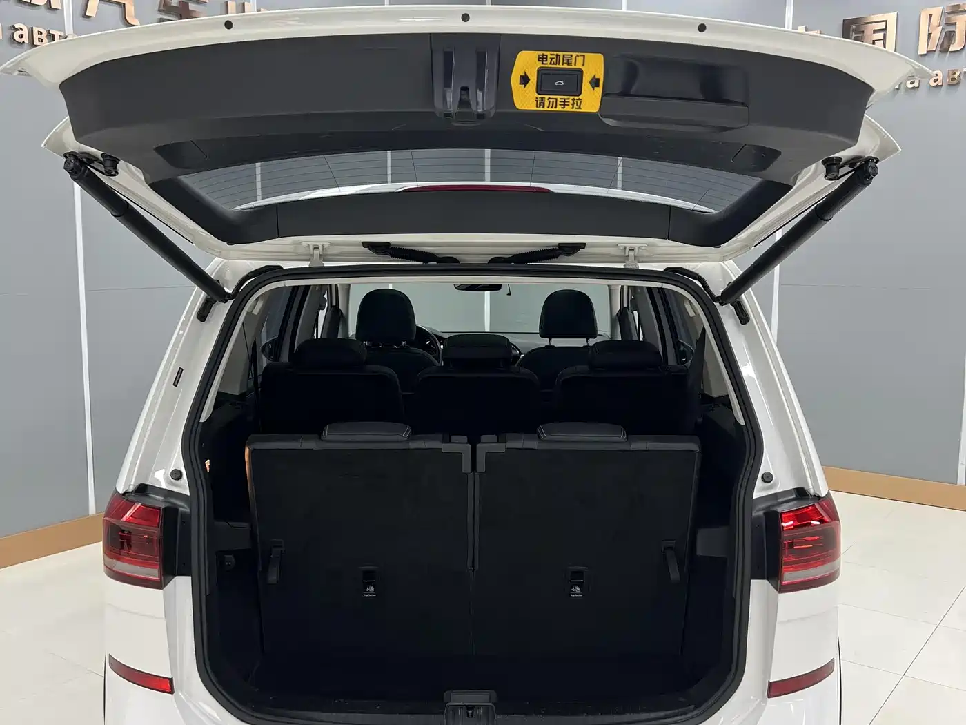 Volkswagen Touran 2021 Touran L 280TSI DSG Cross Luxury 7-Seater фото 23