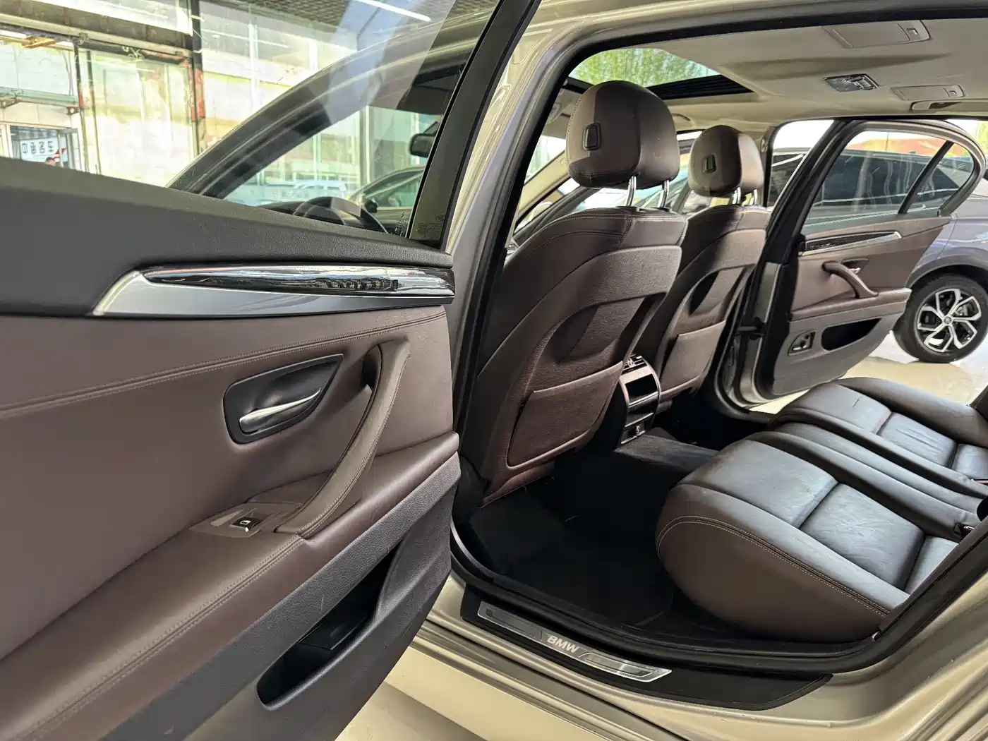 BMW 5 Series 2014 525Li Luxury Design Package фото 6