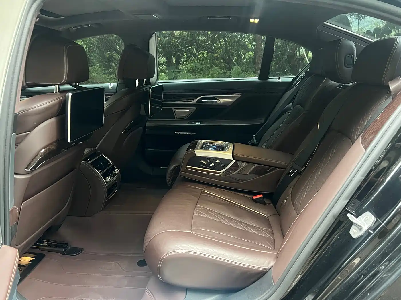 BMW 7 Series 2017 740Li xDrive Luxury Edition фото 9