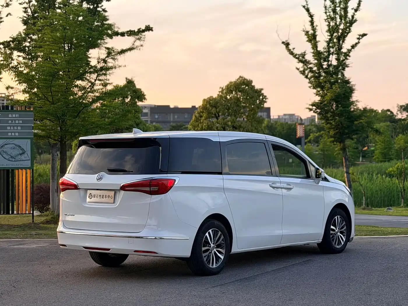 Buick GL8 2017 ES 28T Luxury China V фото 7