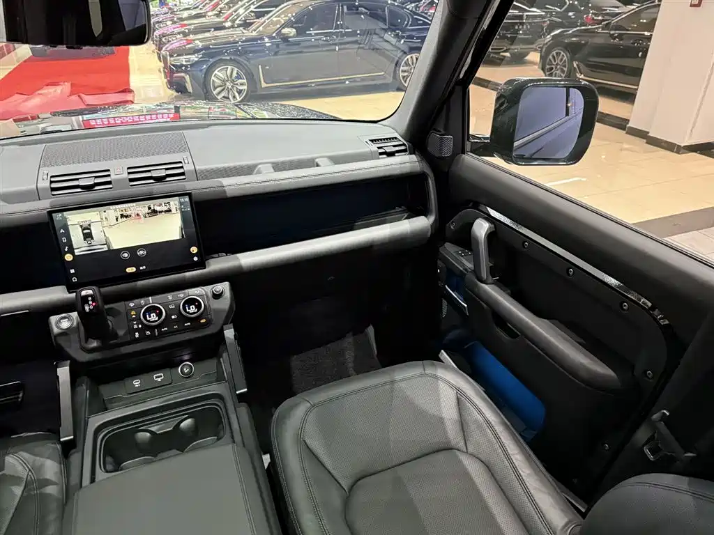 Land Rover Defender 2024 110 5.0T V8 фото 21