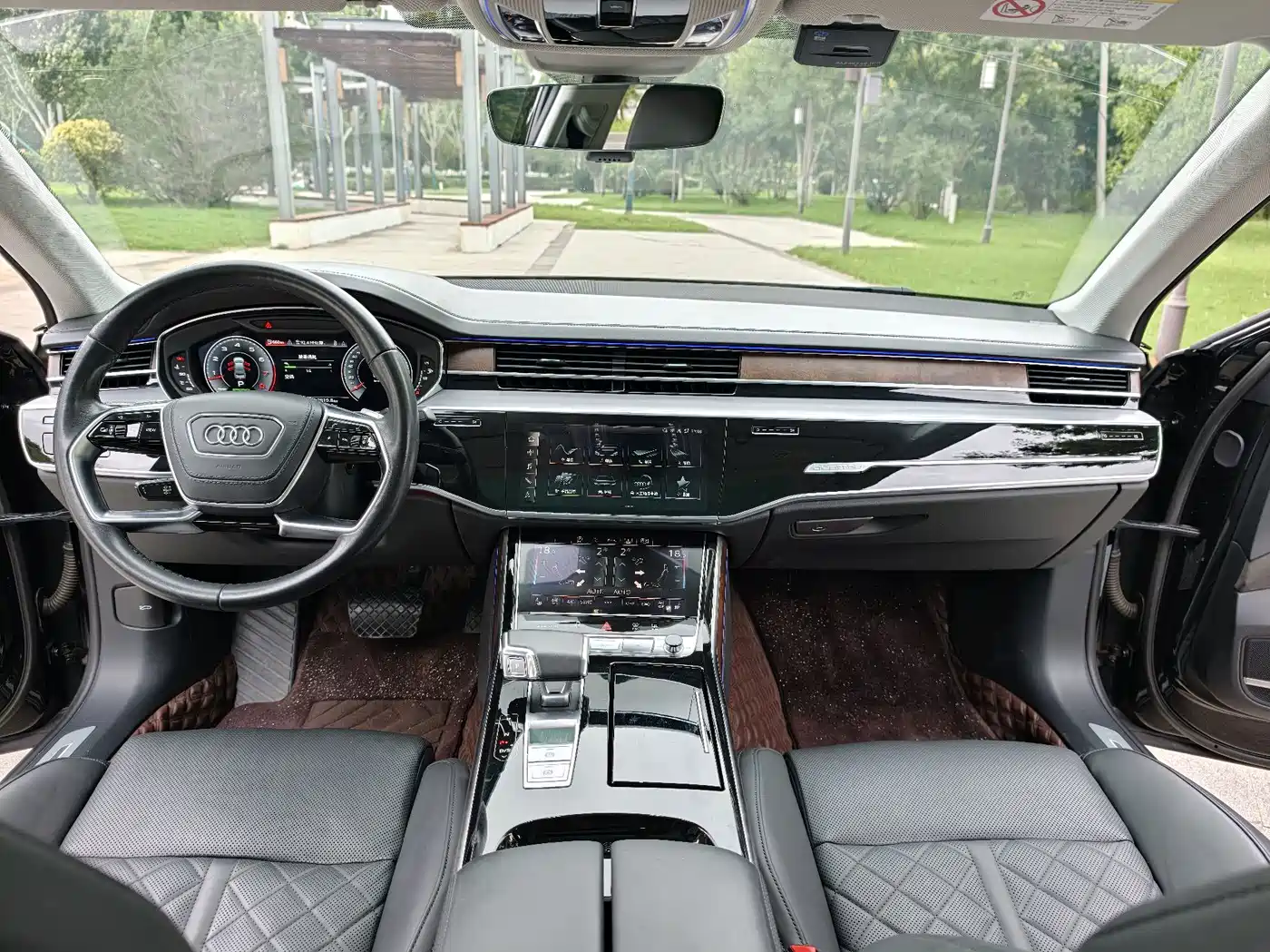 Photo 12 - Audi A8