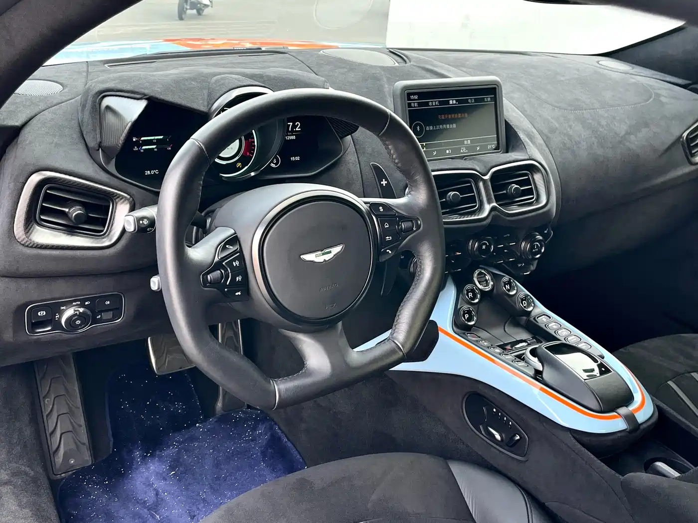 ASTON MARTIN V8 VANTAGE