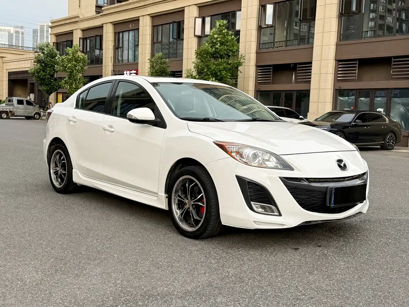 Mazda Mazda3 Axela 2012 2011 Sedan 2.0L Automatic Luxury