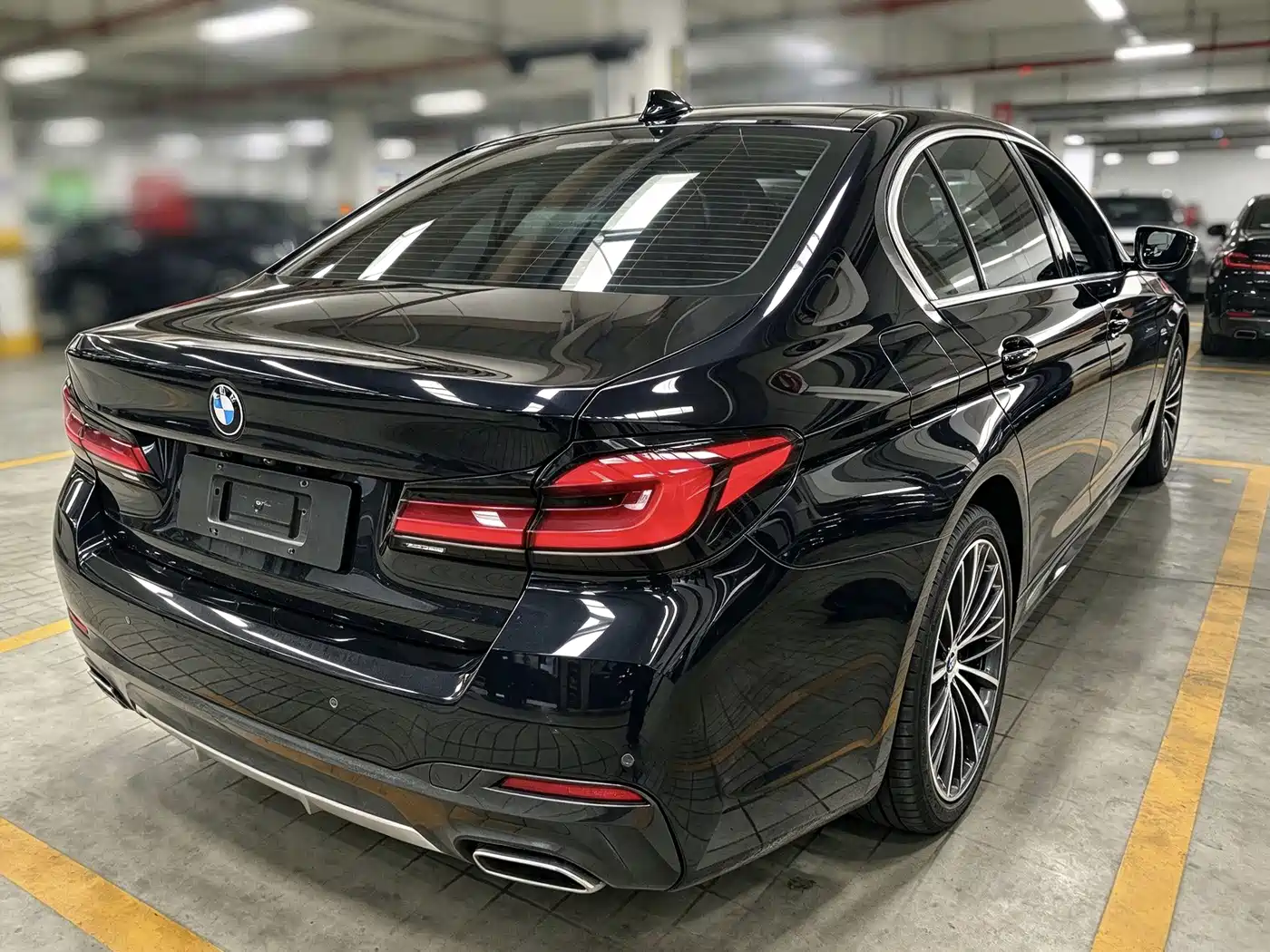 Photo 4 - BMW 5 Series