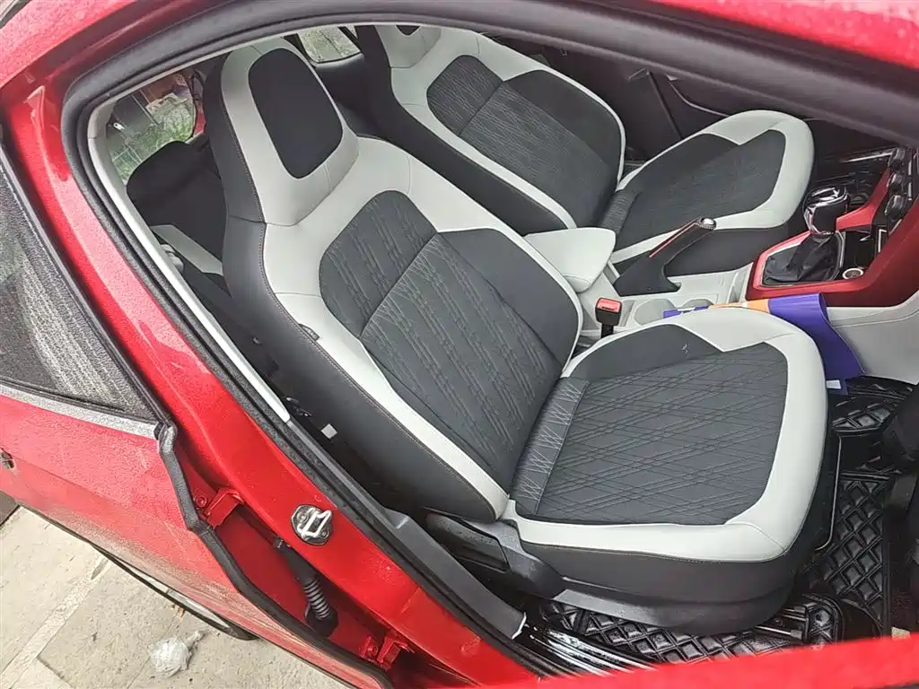 Volkswagen T-Cross 2019 1.5L Automatic Comfort Edition фото 24