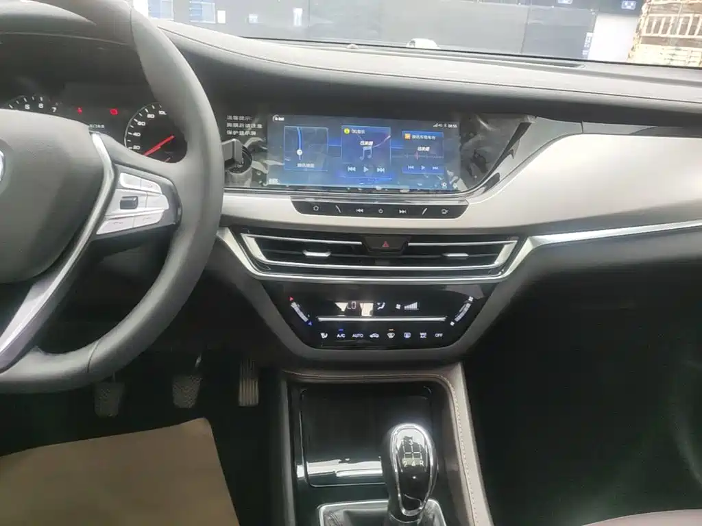 Changan CS35 PLUS 2018 2018 1.6L Manual Cool Connect China V