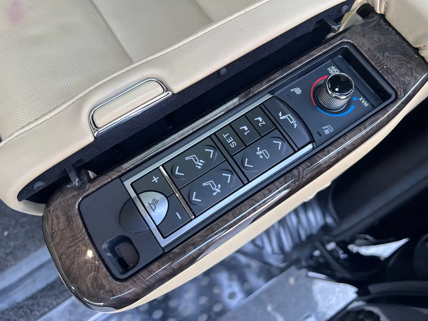 Toyota Vellfire 2019 Hybrid 2.5L HV Premium Edition фото 7