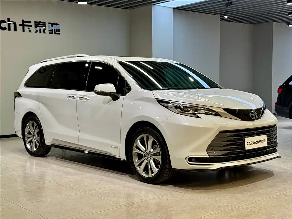 Toyota Sienna 2023 2.5L Hybrid Platinum Edition фото 2