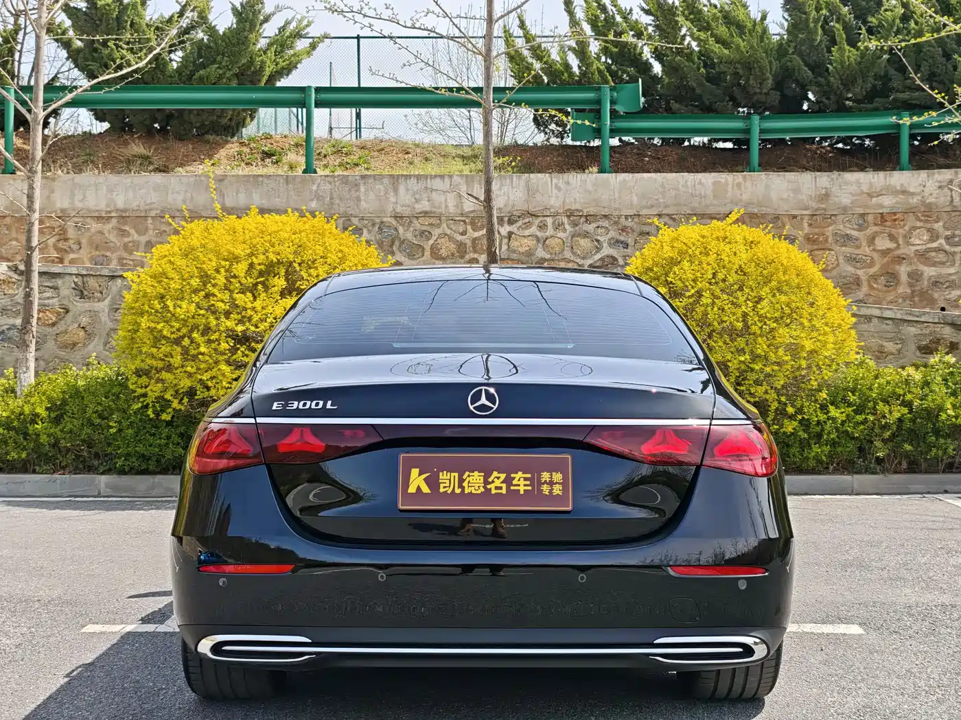 Mercedes-Benz E-Class фото 10