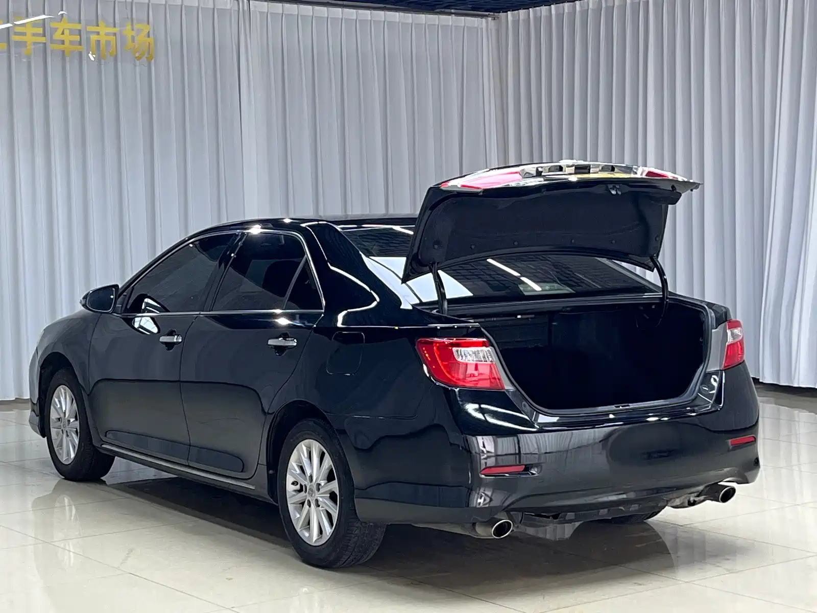 Фото 8 - Toyota Camry