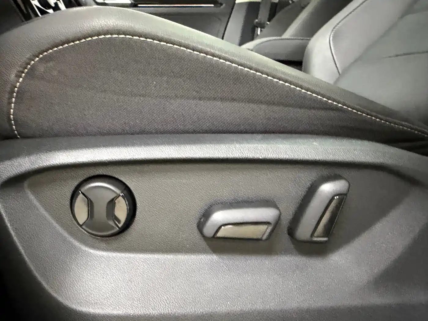 VOLKSWAGEN T ROC EXPLORING SONGS