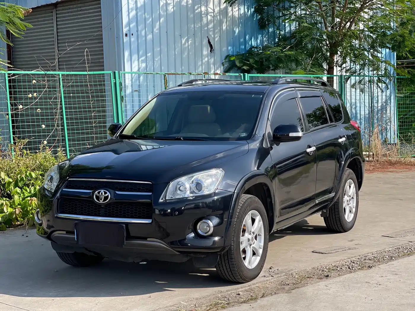 Фото 1 - Toyota RAV4
