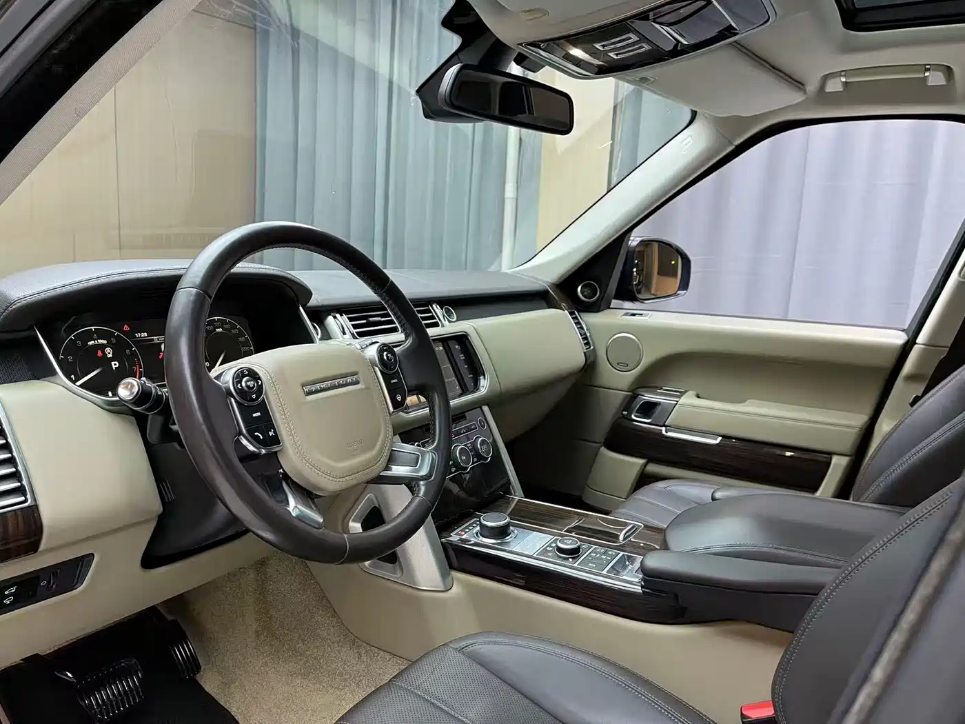 Land Rover Range Rover 2014 3.0 SC V6 Vogue SE Genesis Extended Edition фото 4