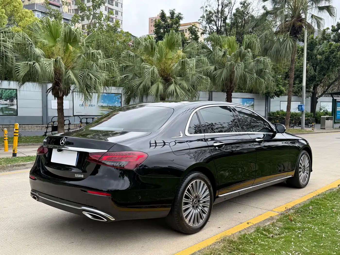 MERCEDES-BENZ E CLASS