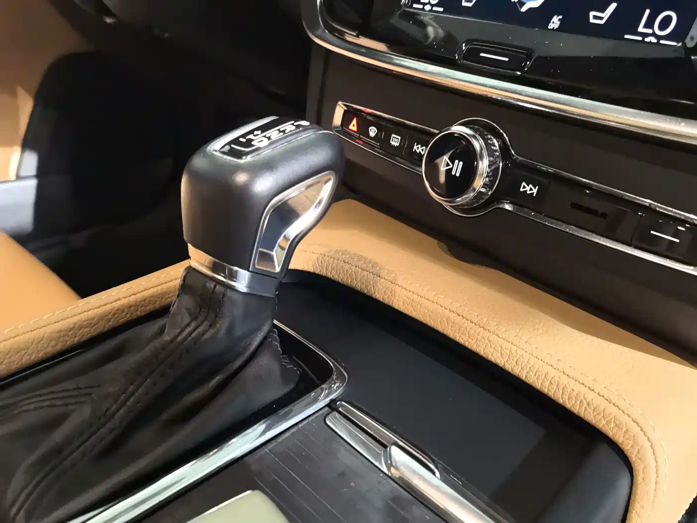 Volvo V90 2019 2019 Cross Country T5 AWD Intelligent Distance China VI