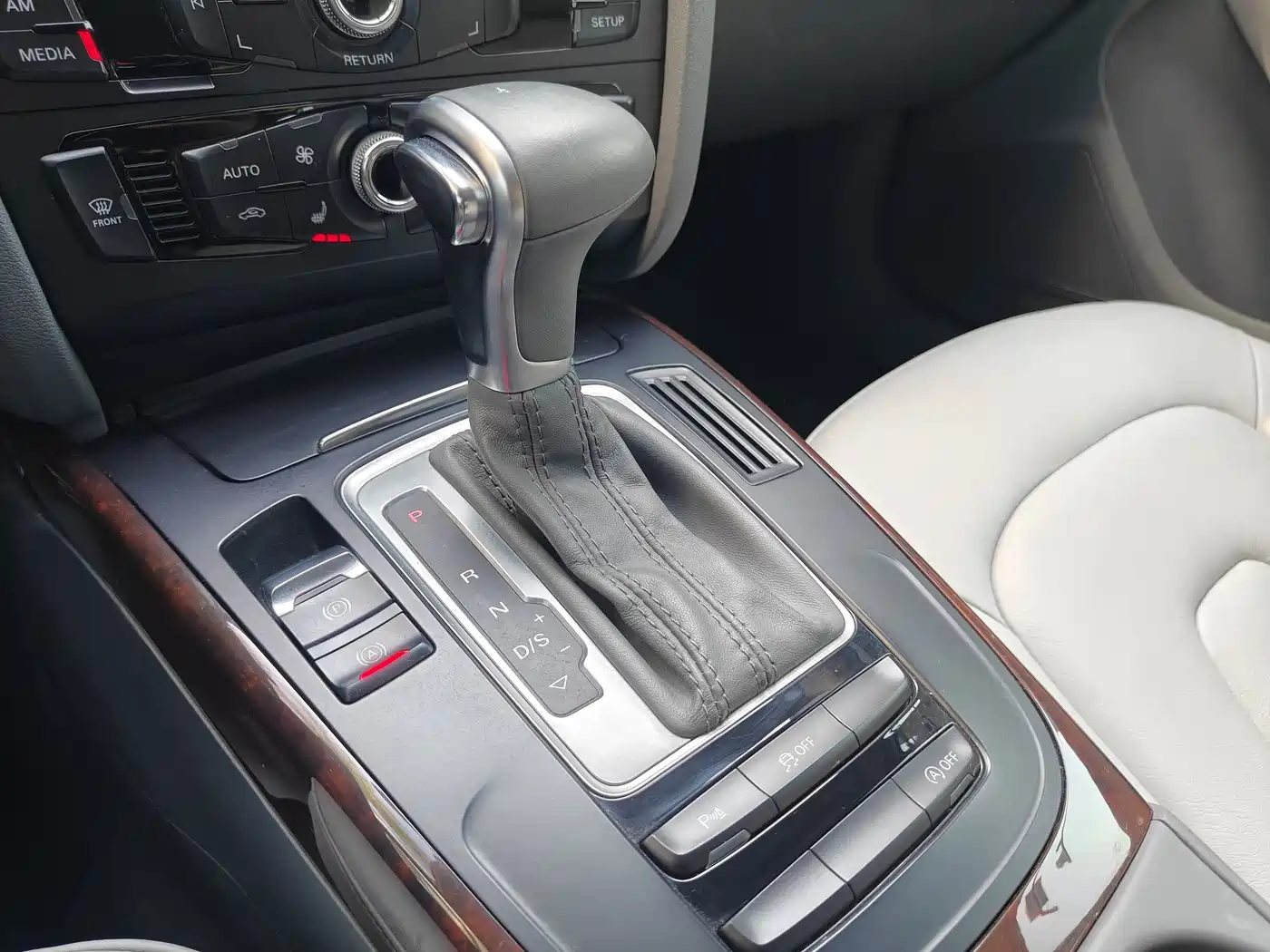 Audi A4L 2013 35 TFSI Automatic Comfort фото 13