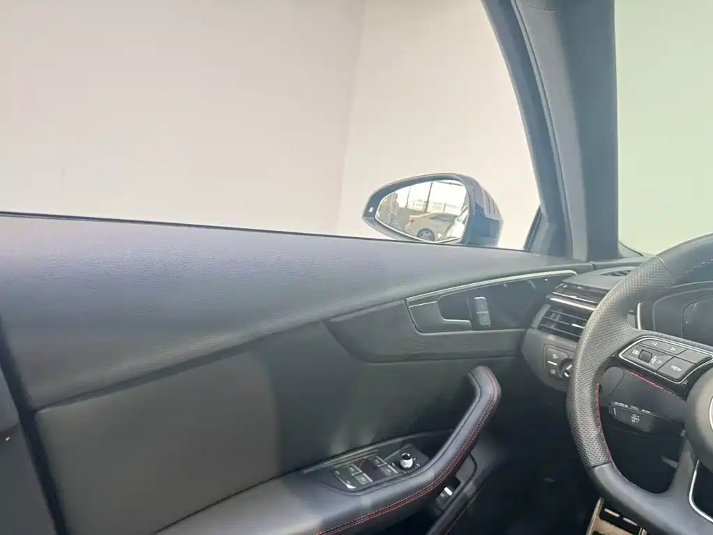 Audi A4L 2025 2025 2 Million Celebration Edition 40 TFSI Luxury Dynamic