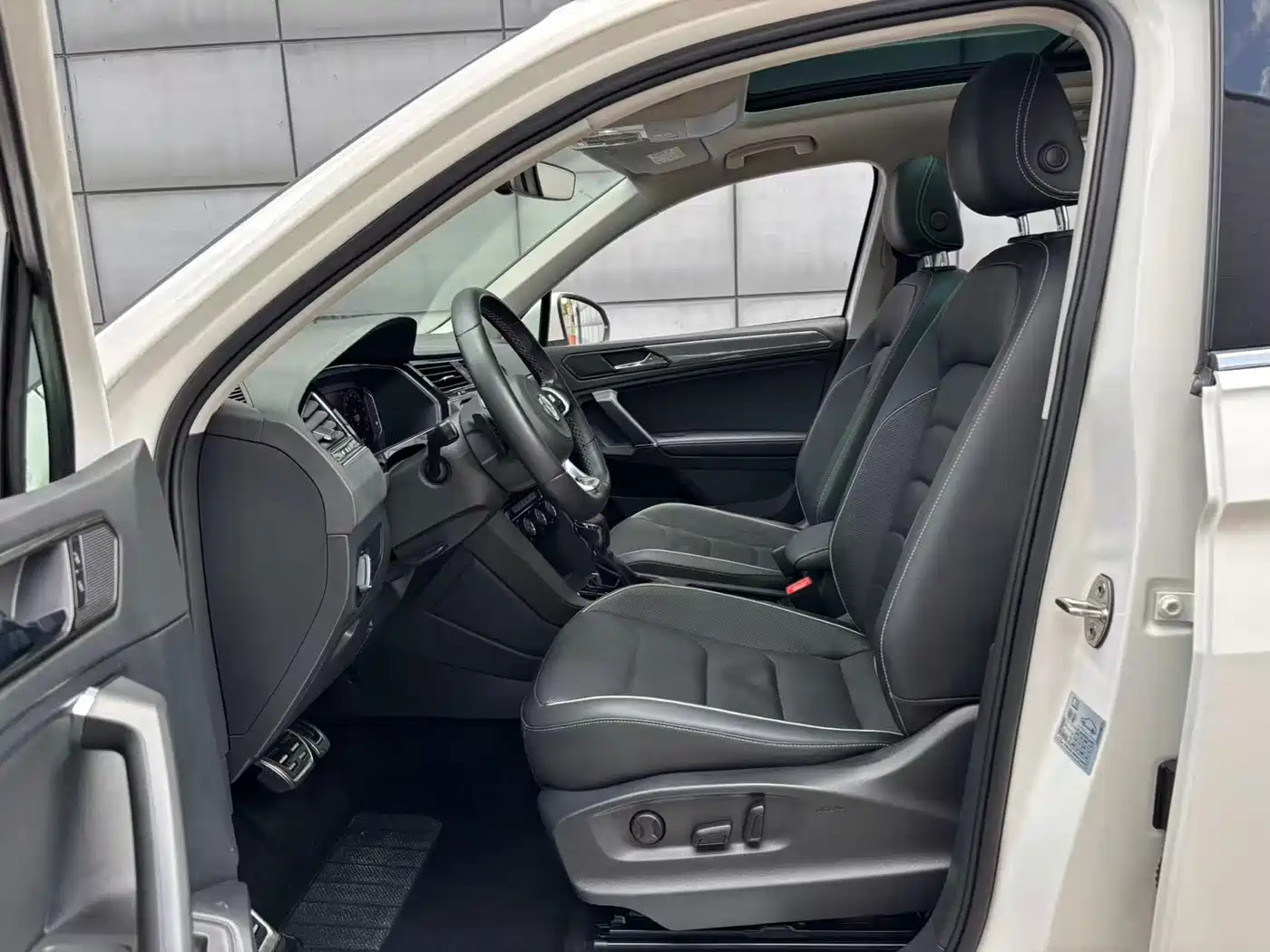 Volkswagen Tiguan L 2020 330TSI Auto 2WD R-Line Flagship China VI фото 7