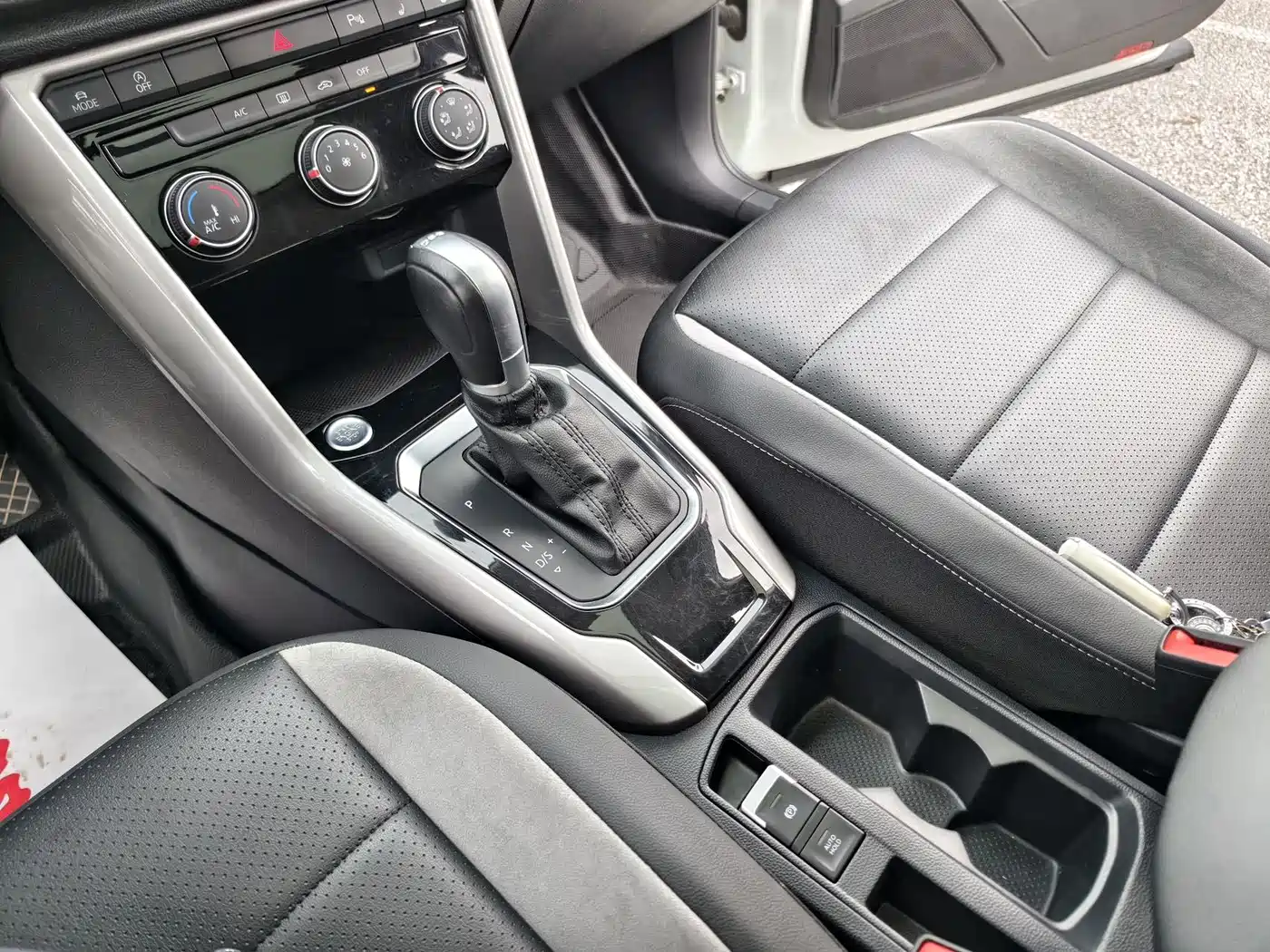 Volkswagen T-ROC 2022 280TSI DSG 2WD Elite PLUS фото 16